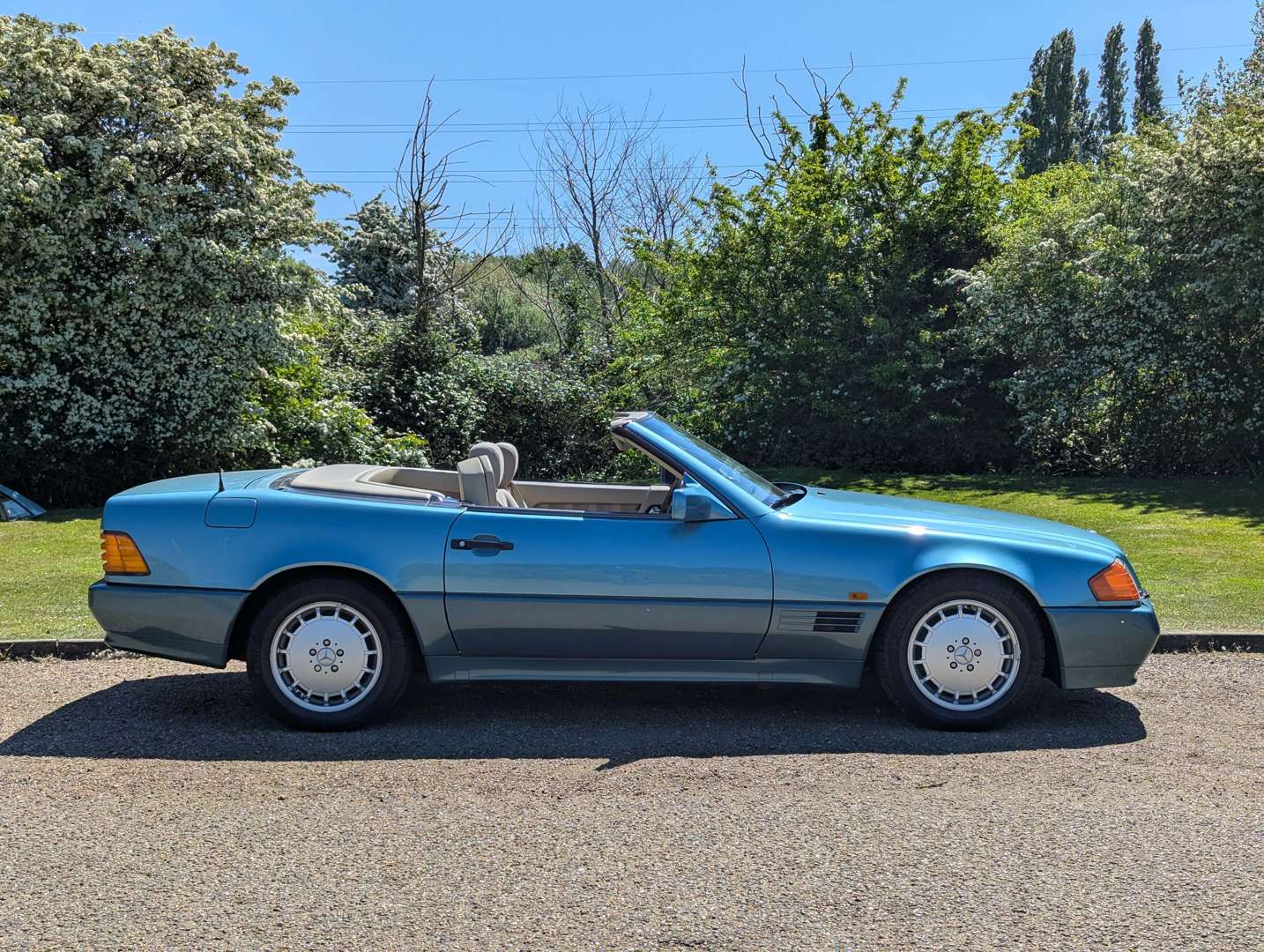 <p>1991 MERCEDES 300SL AUTO</p>