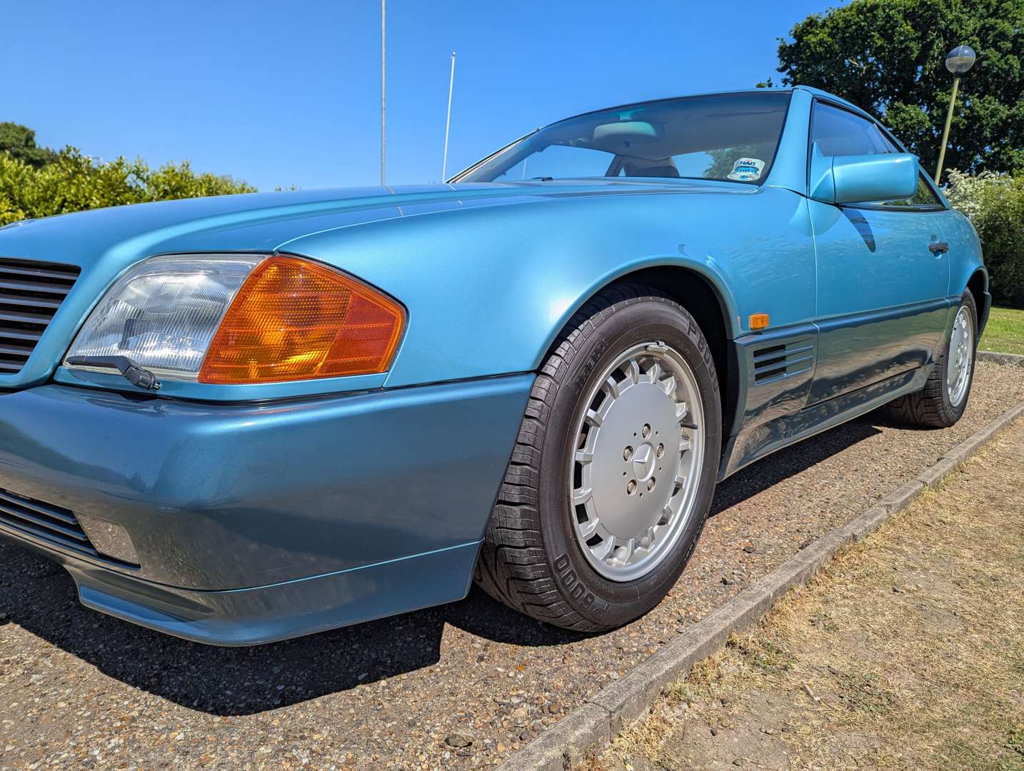 <p>1991 MERCEDES 300SL AUTO</p>