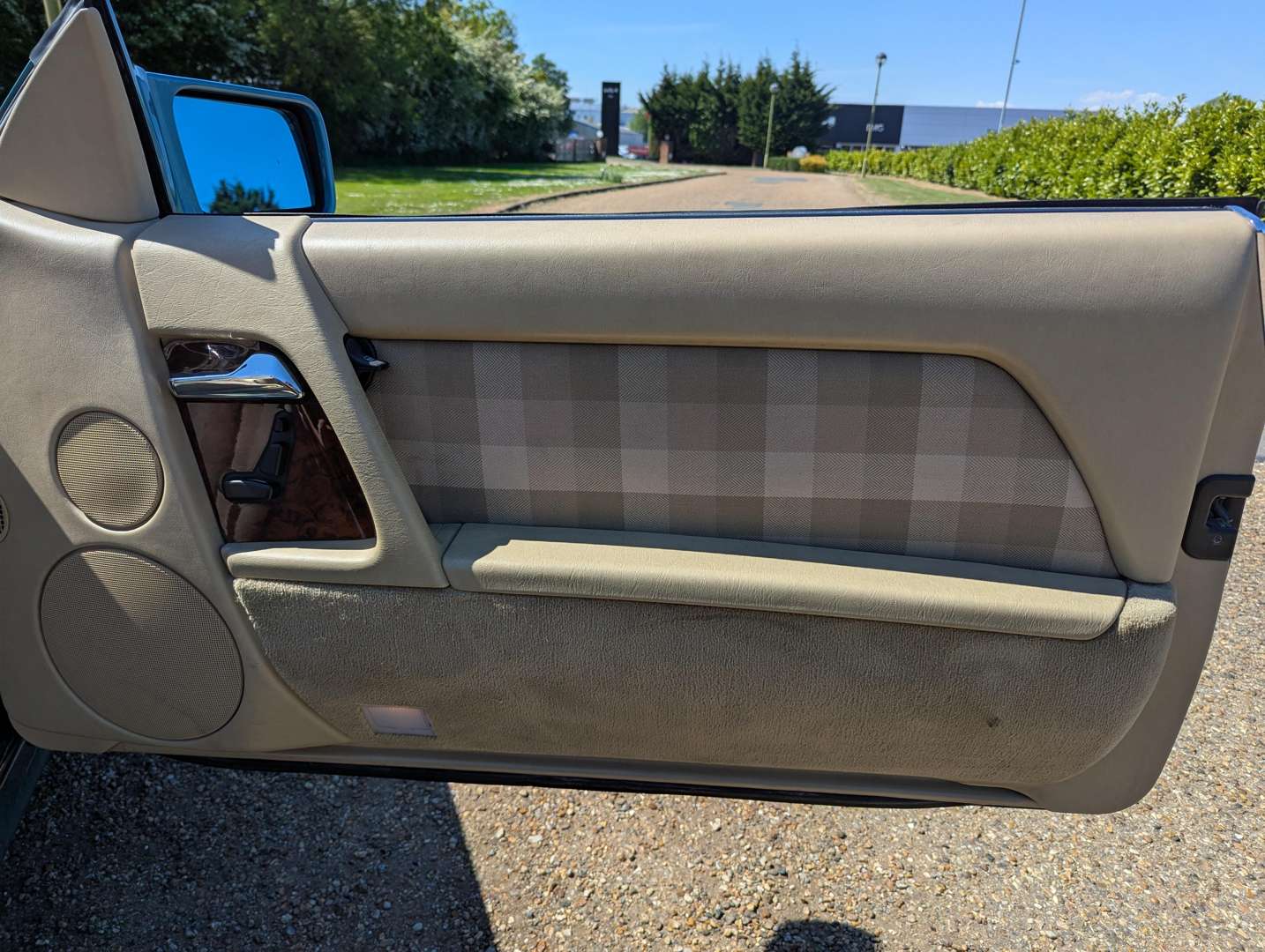 <p>1991 MERCEDES 300SL AUTO</p>