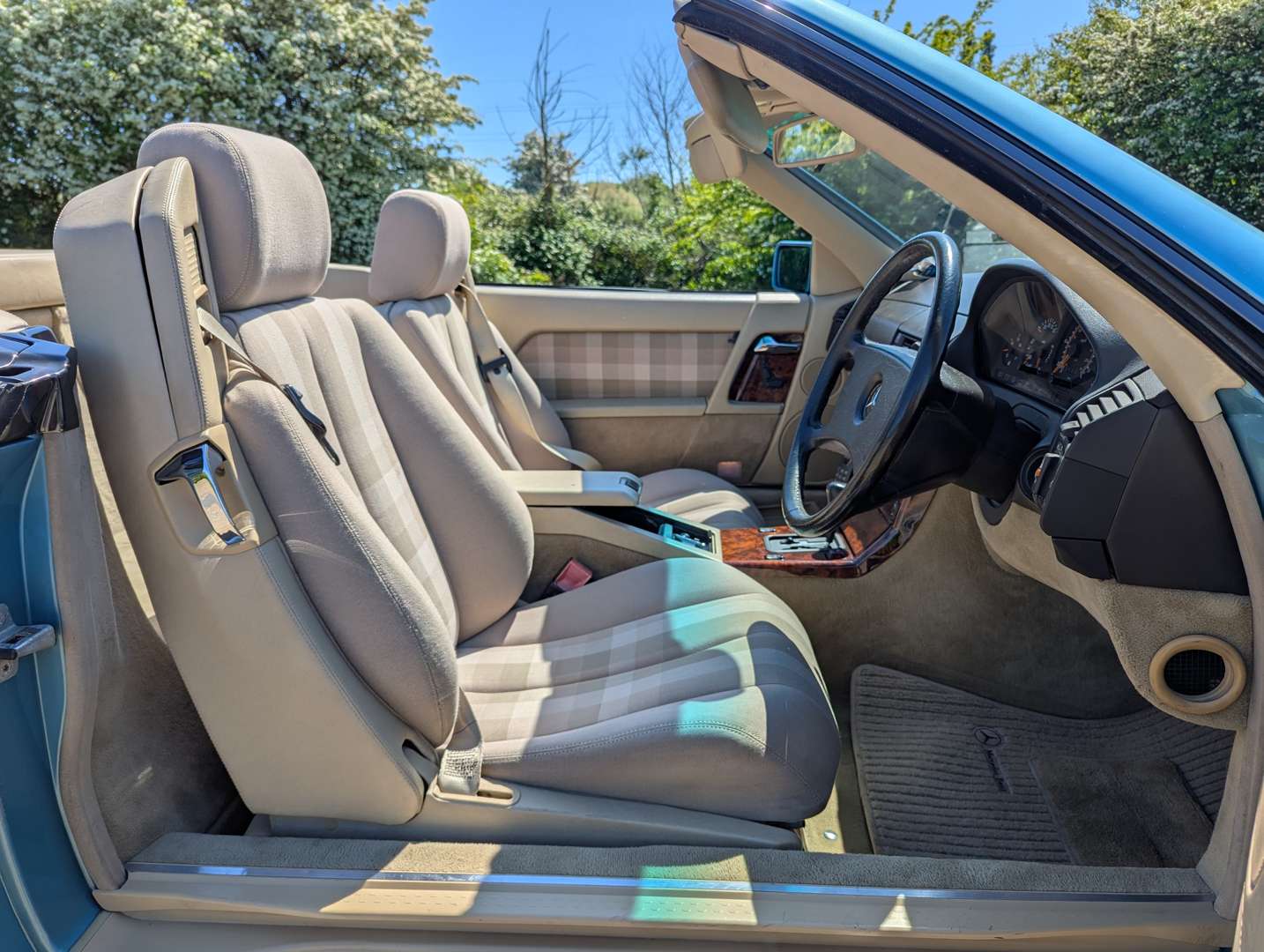<p>1991 MERCEDES 300SL AUTO</p>