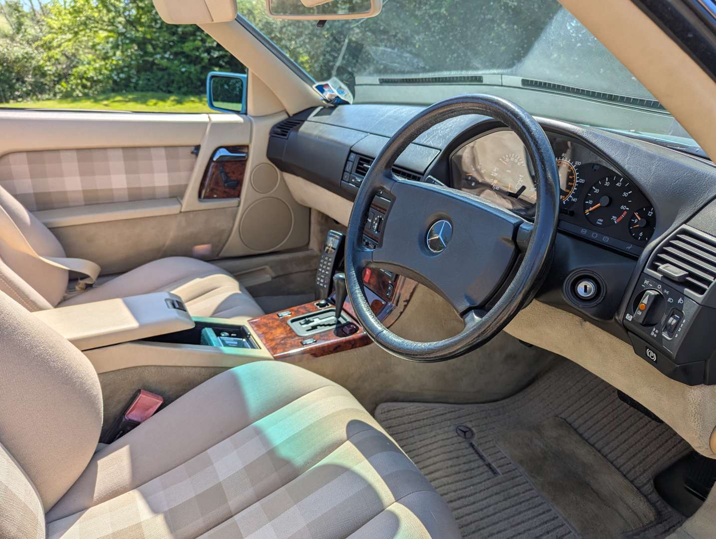 <p>1991 MERCEDES 300SL AUTO</p>