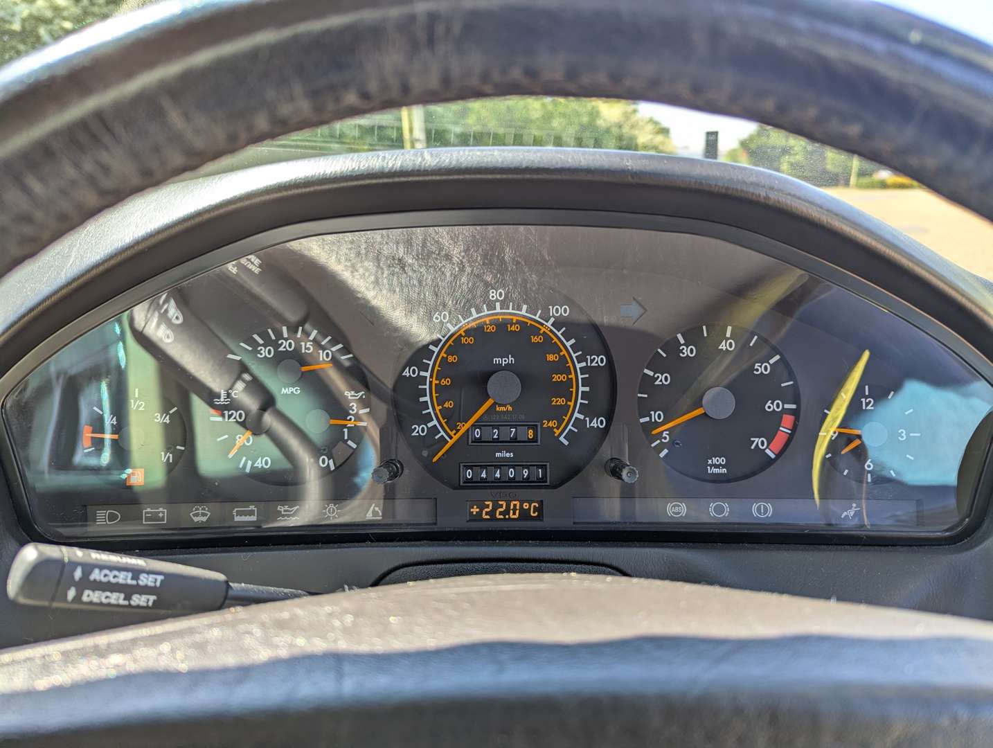 <p>1991 MERCEDES 300SL AUTO</p>