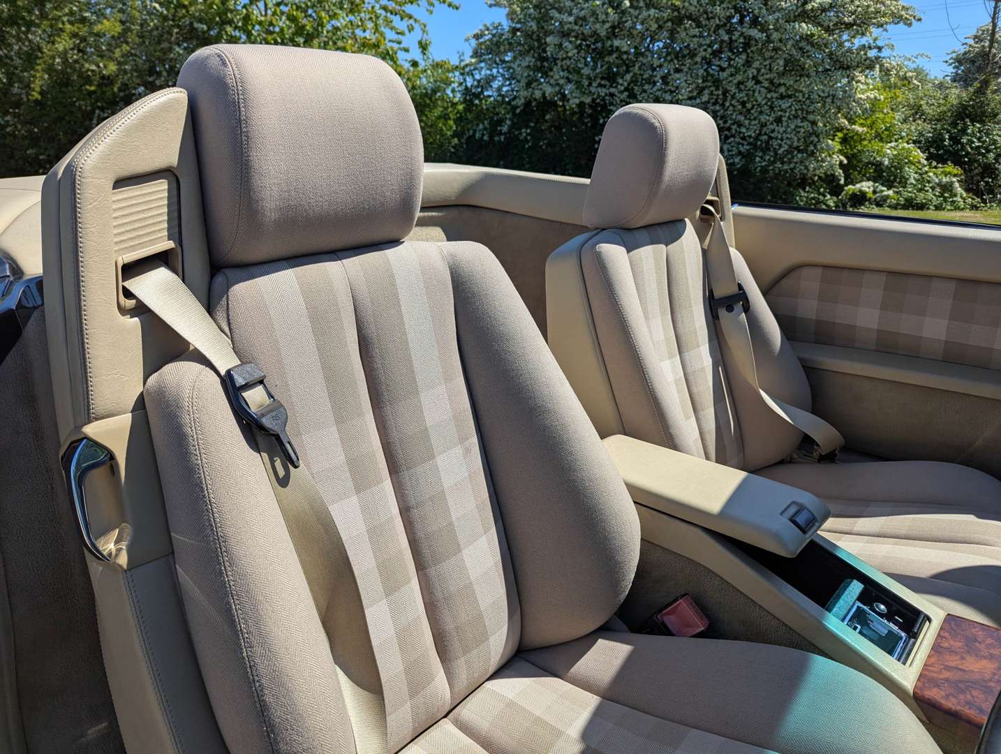 <p>1991 MERCEDES 300SL AUTO</p>