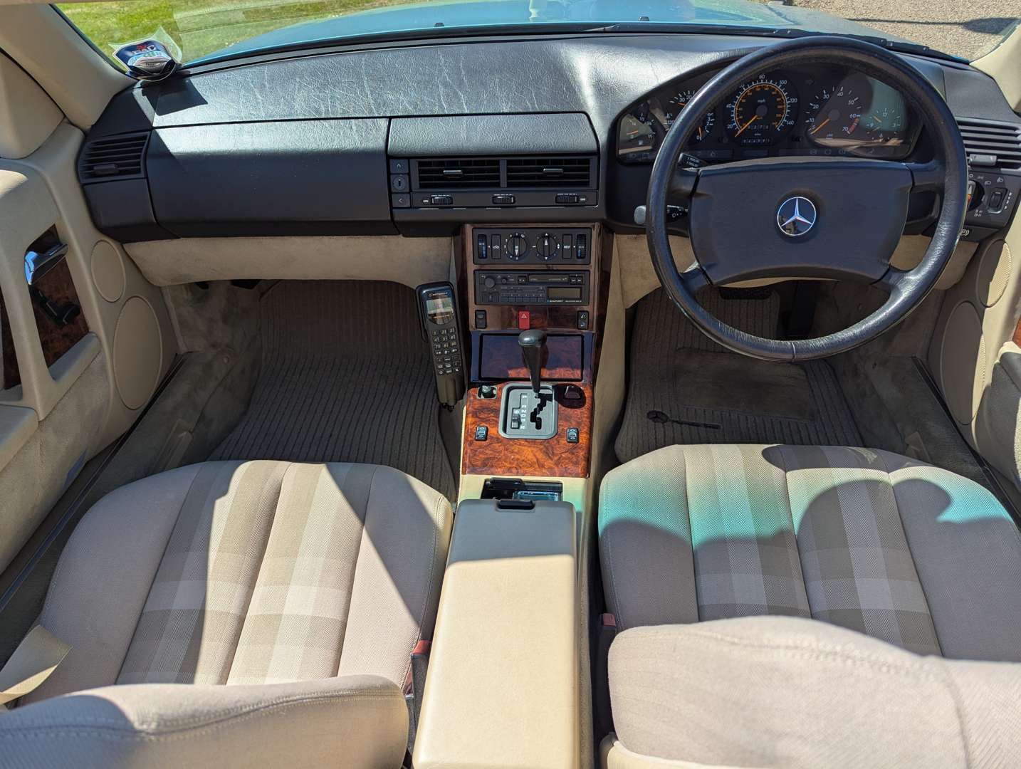 <p>1991 MERCEDES 300SL AUTO</p>