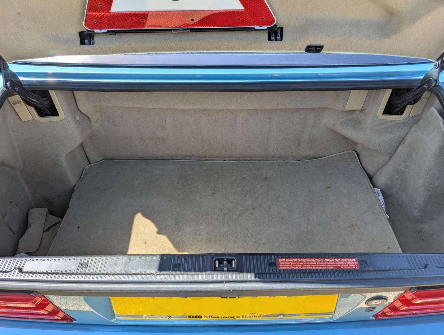 <p>1991 MERCEDES 300SL AUTO</p>