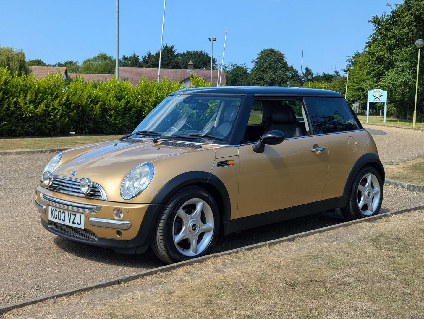 <p>2003 MINI COOPER</p>