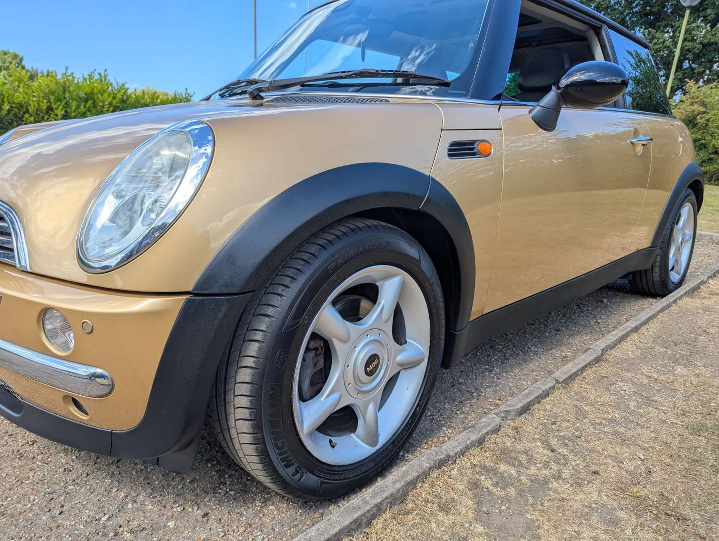 <p>2003 MINI COOPER</p>