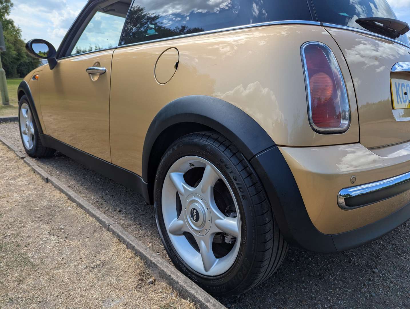 <p>2003 MINI COOPER</p>