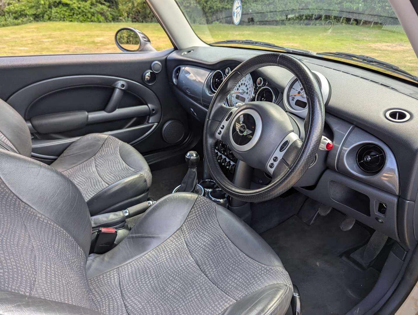 <p>2003 MINI COOPER</p>