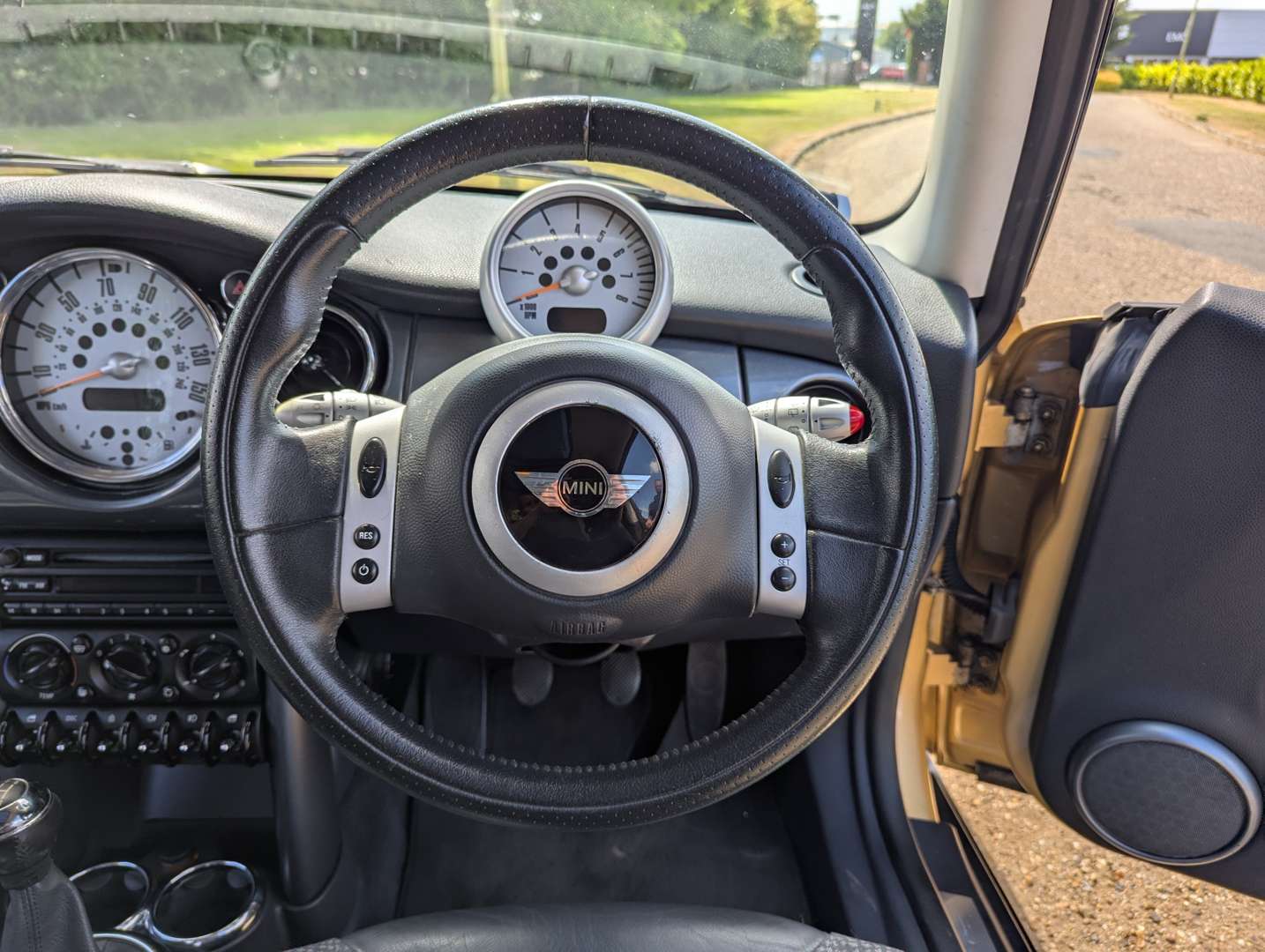 <p>2003 MINI COOPER</p>