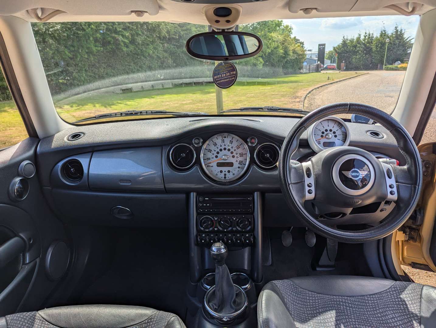 <p>2003 MINI COOPER</p>