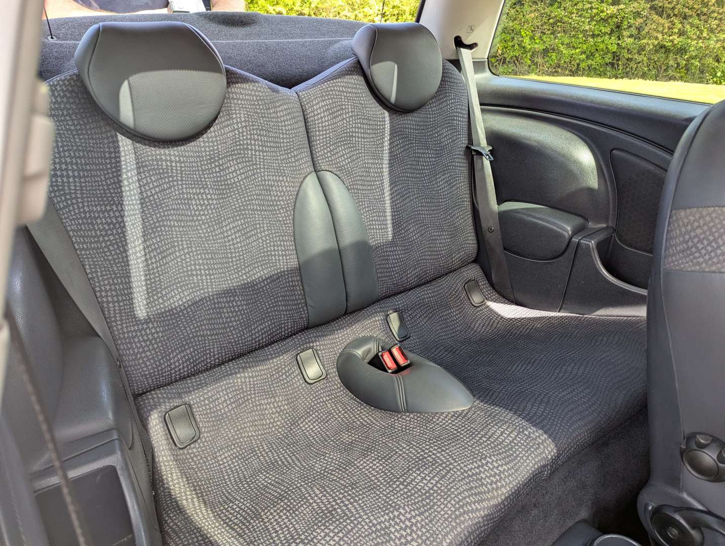 <p>2003 MINI COOPER</p>