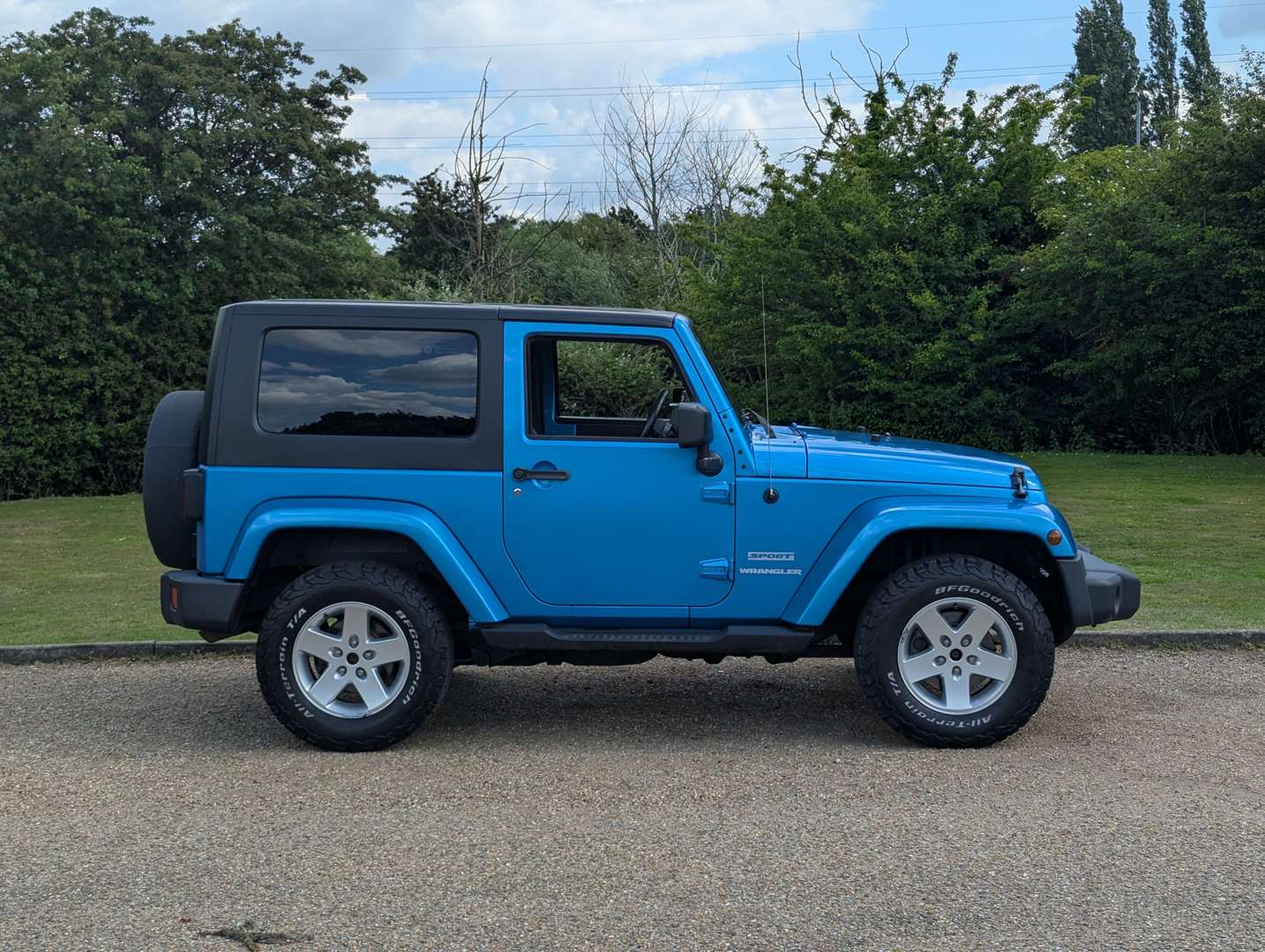 <p>2010 JEEP WRANGLER SAHARA CRD AUTO ONE REGISTERED OWNER</p>