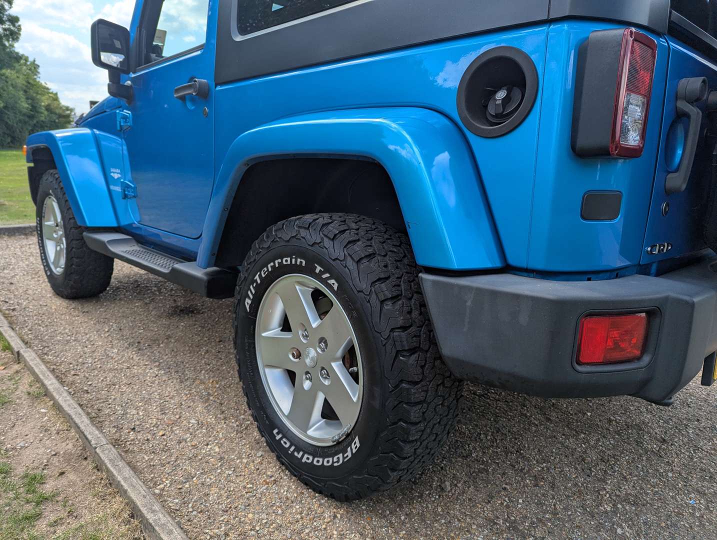 <p>2010 JEEP WRANGLER SAHARA CRD AUTO ONE REGISTERED OWNER</p>