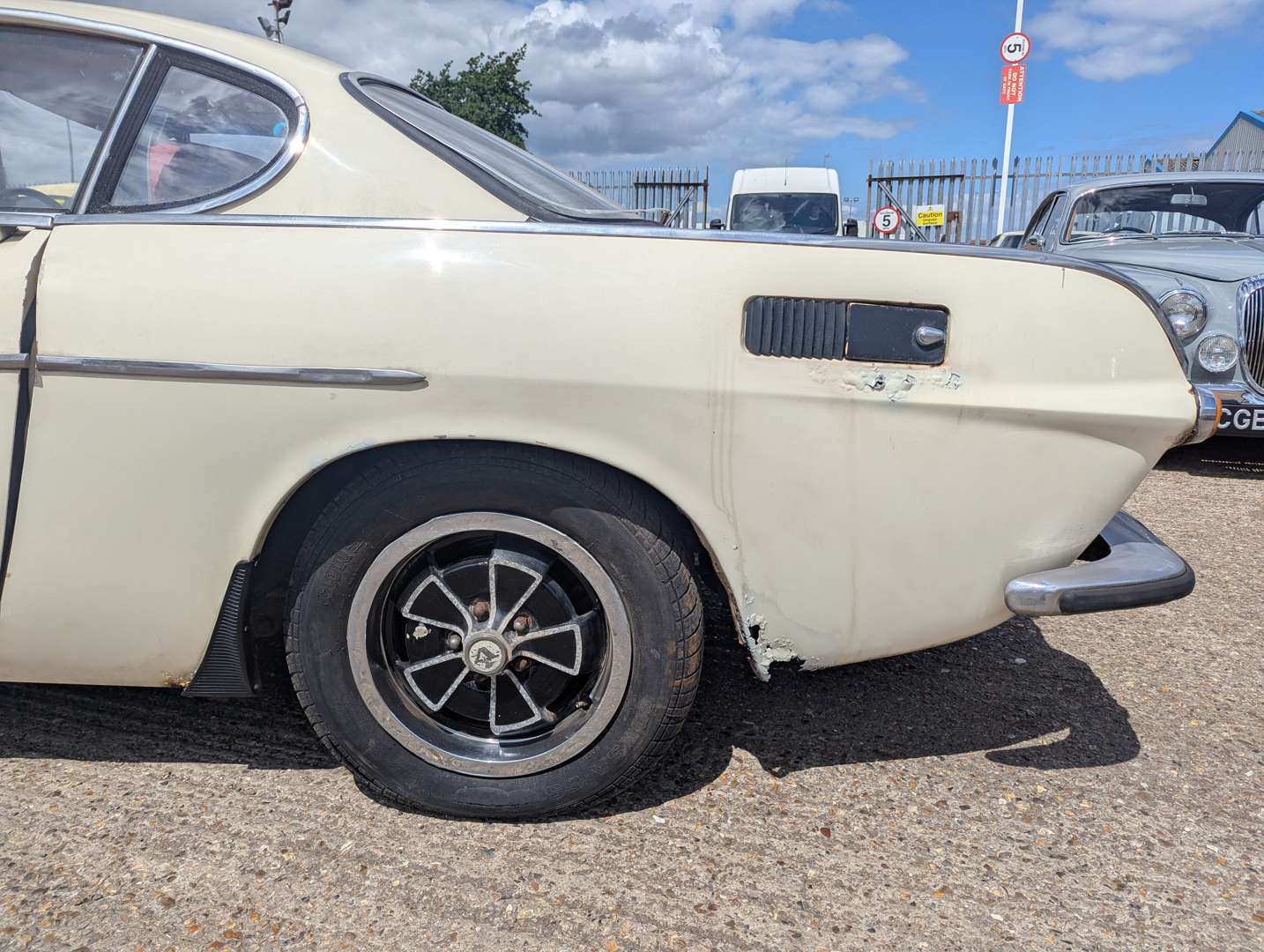 <p>1971 VOLVO P1800 E</p>