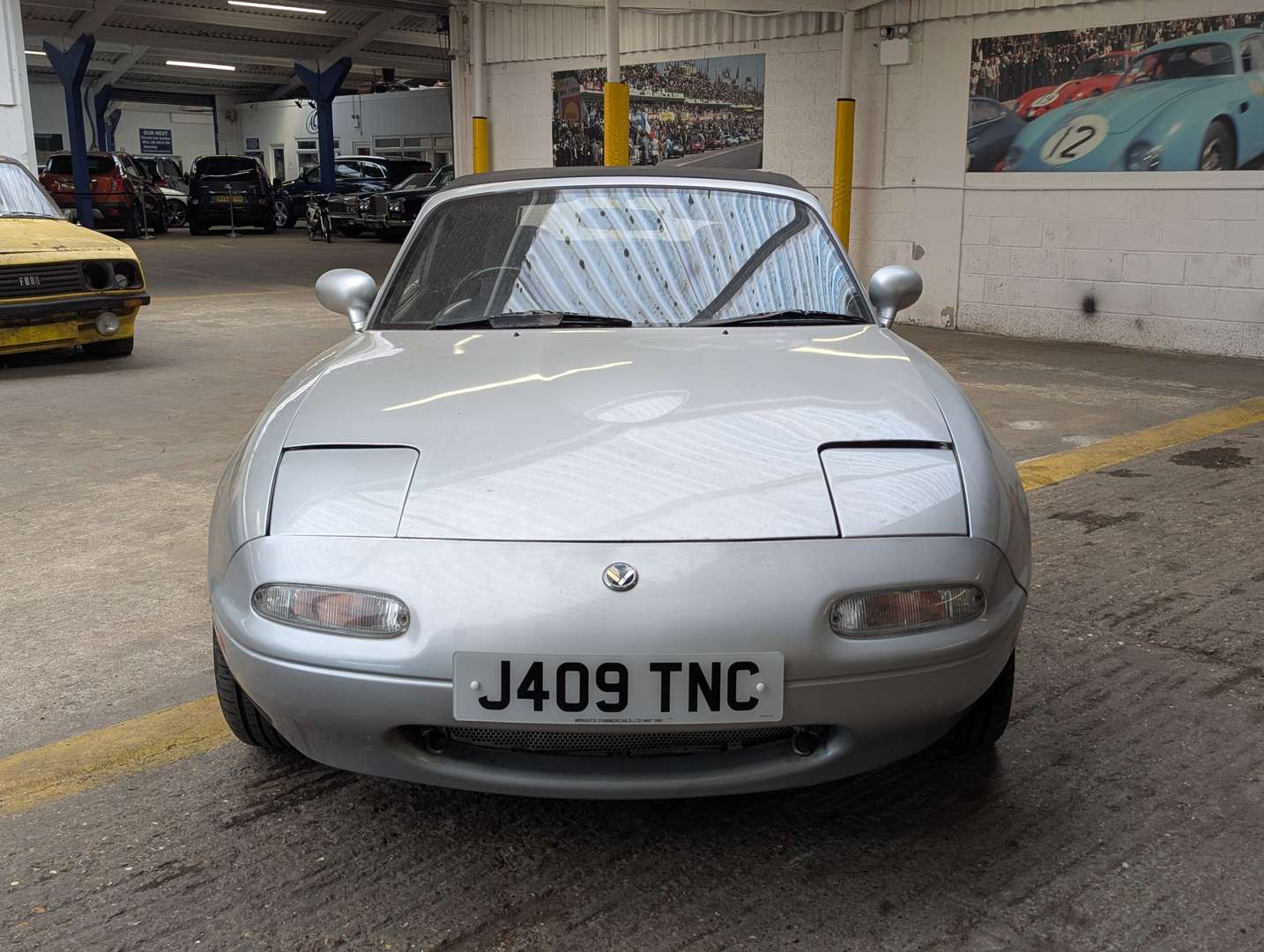 <p>1992 MAZDA MX-5 CONVERTIBLE</p>