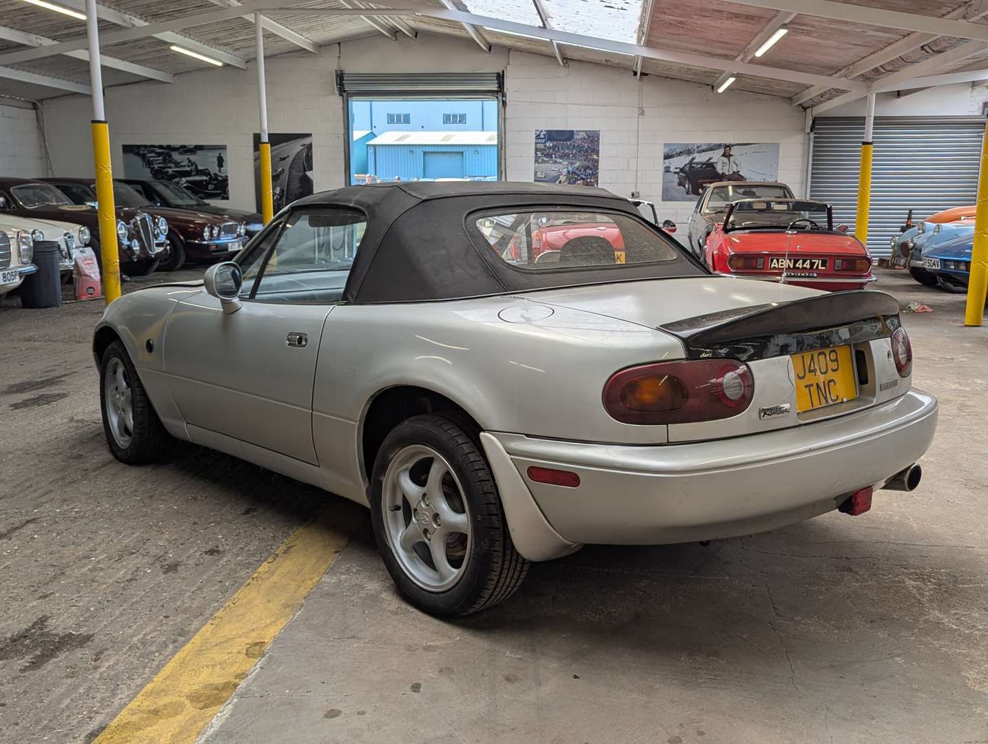 <p>1992 MAZDA MX-5 CONVERTIBLE</p>