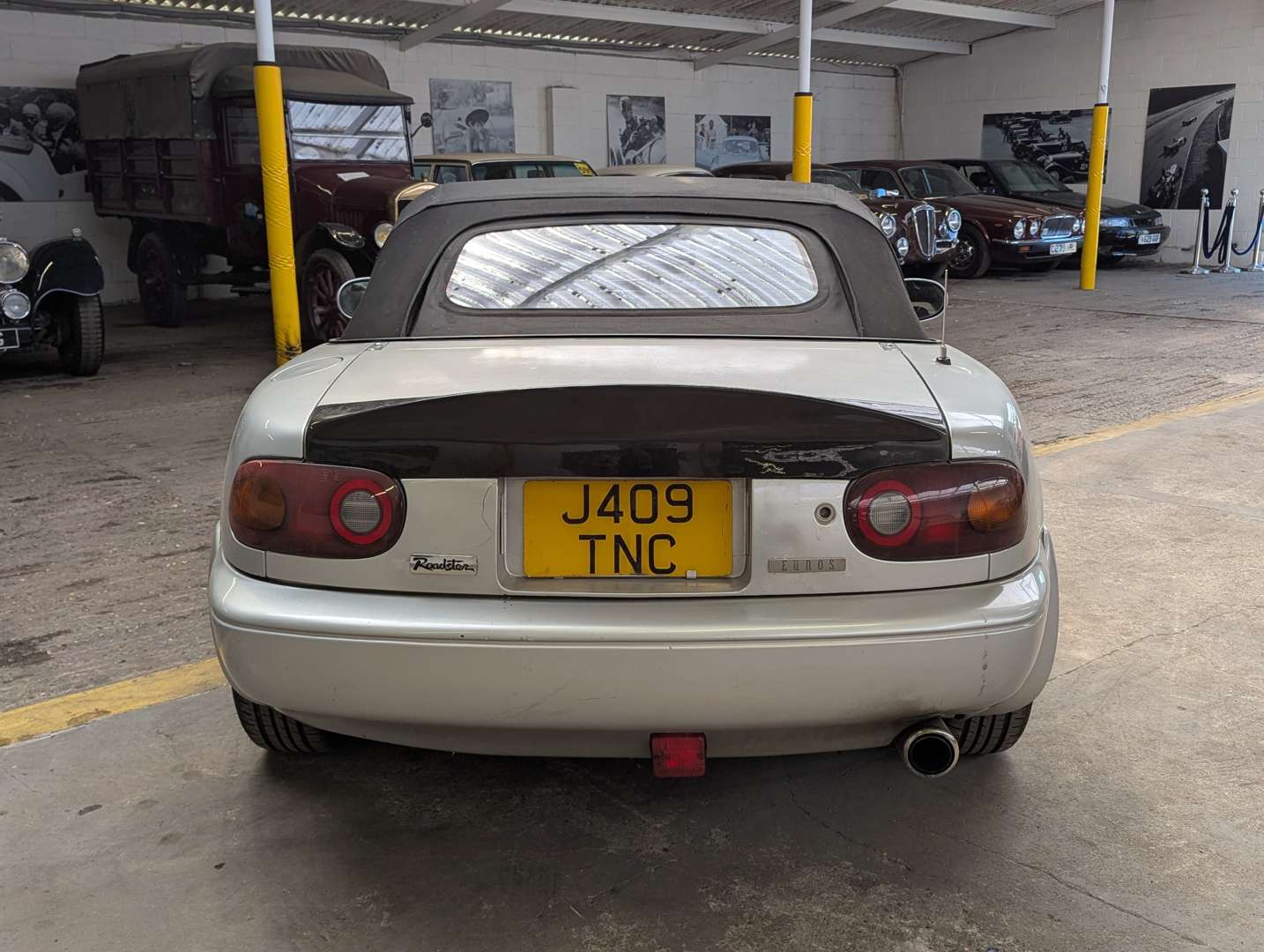 <p>1992 MAZDA MX-5 CONVERTIBLE</p>