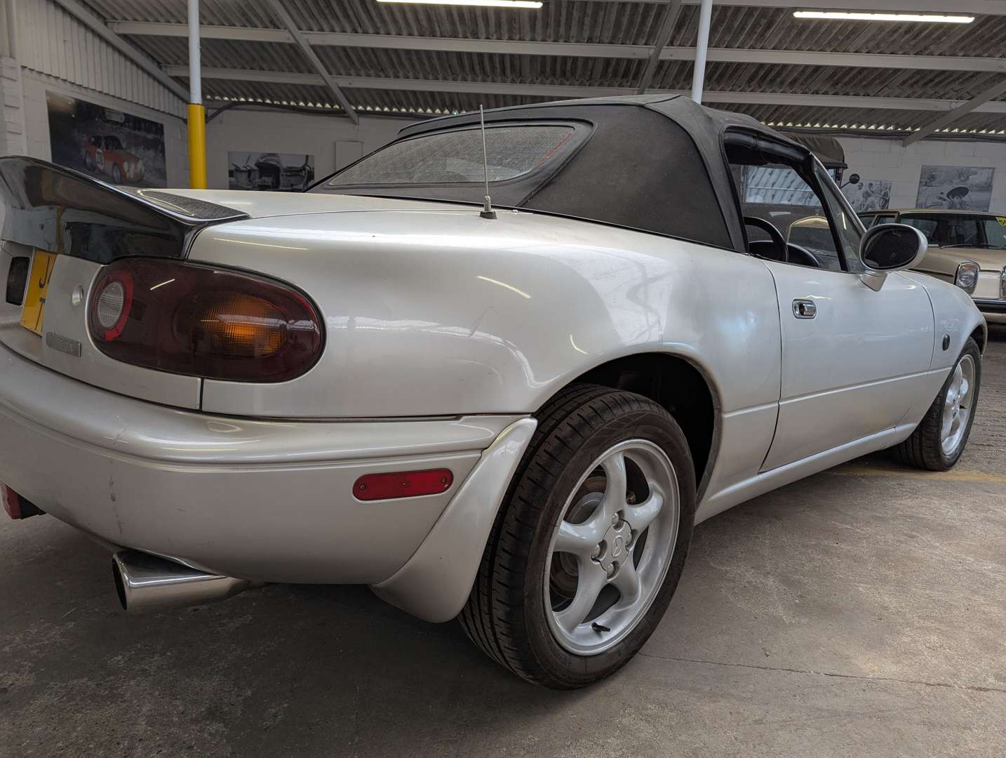 <p>1992 MAZDA MX-5 CONVERTIBLE</p>
