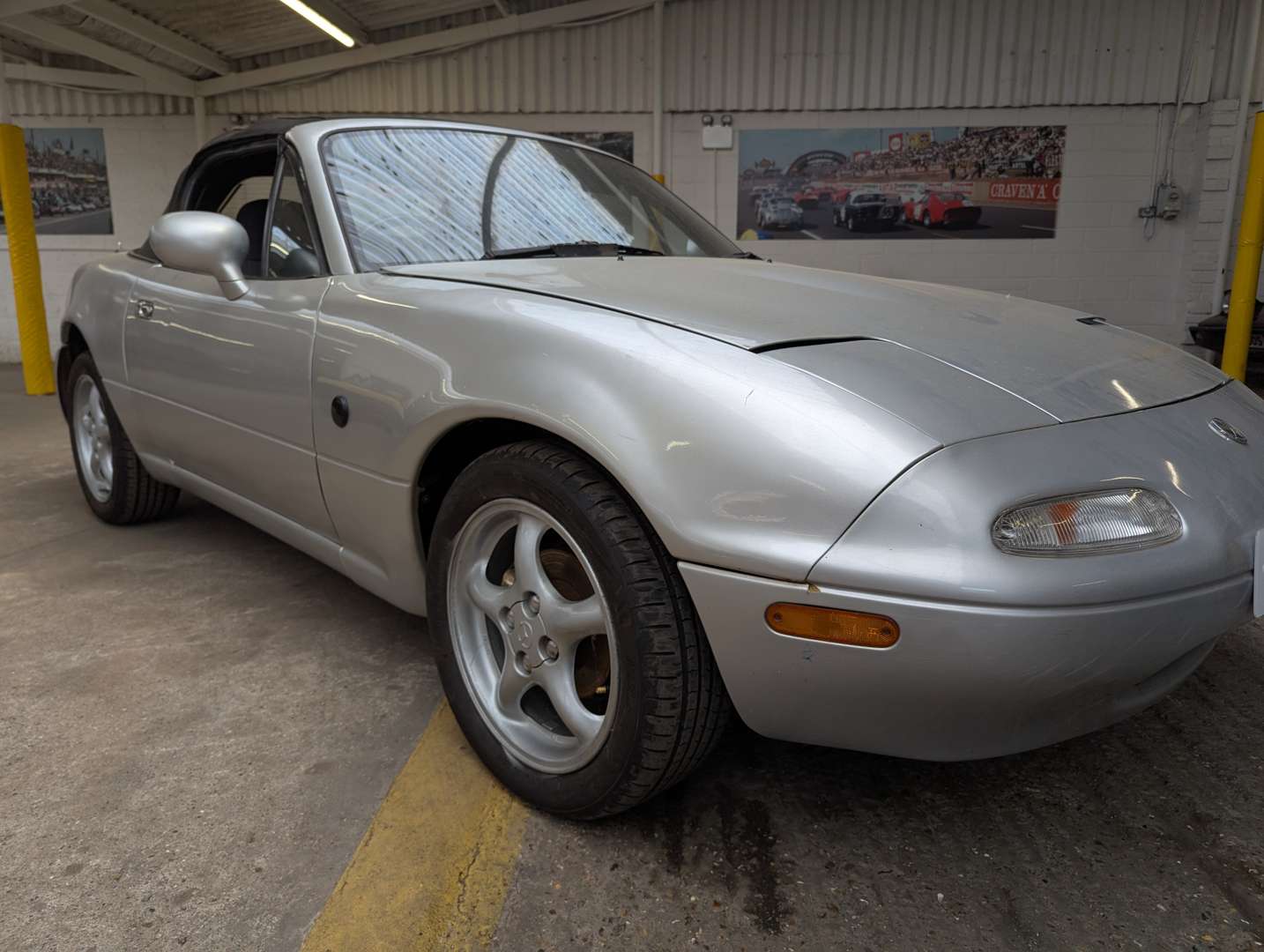 <p>1992 MAZDA MX-5 CONVERTIBLE</p>