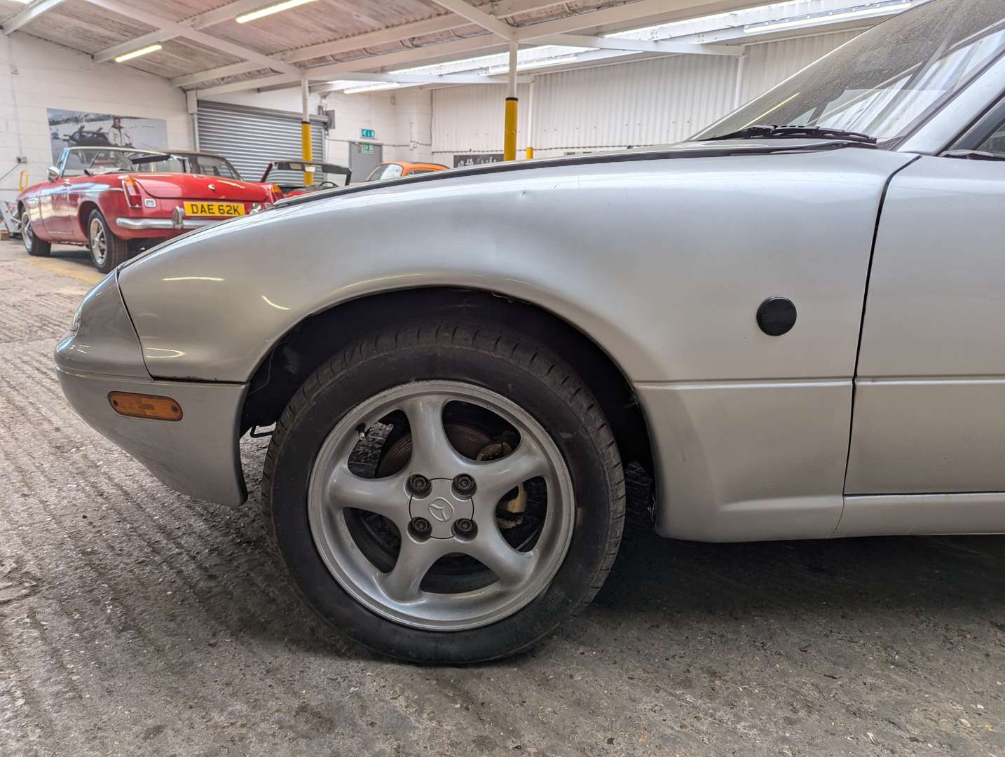 <p>1992 MAZDA MX-5 CONVERTIBLE</p>
