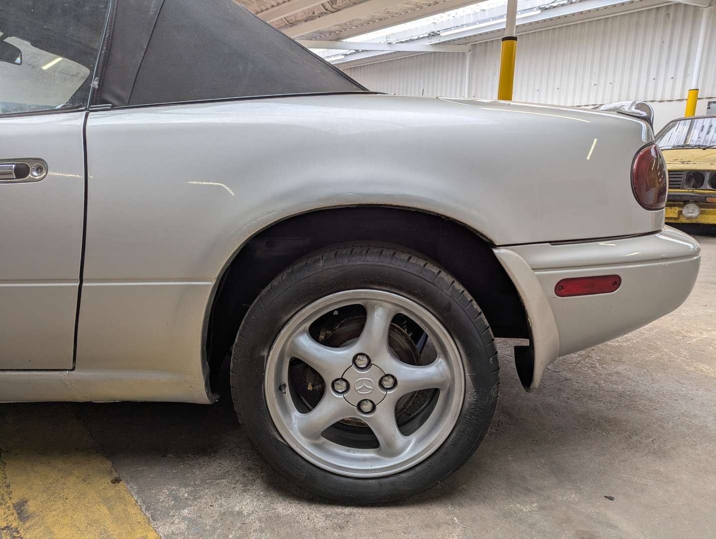 <p>1992 MAZDA MX-5 CONVERTIBLE</p>