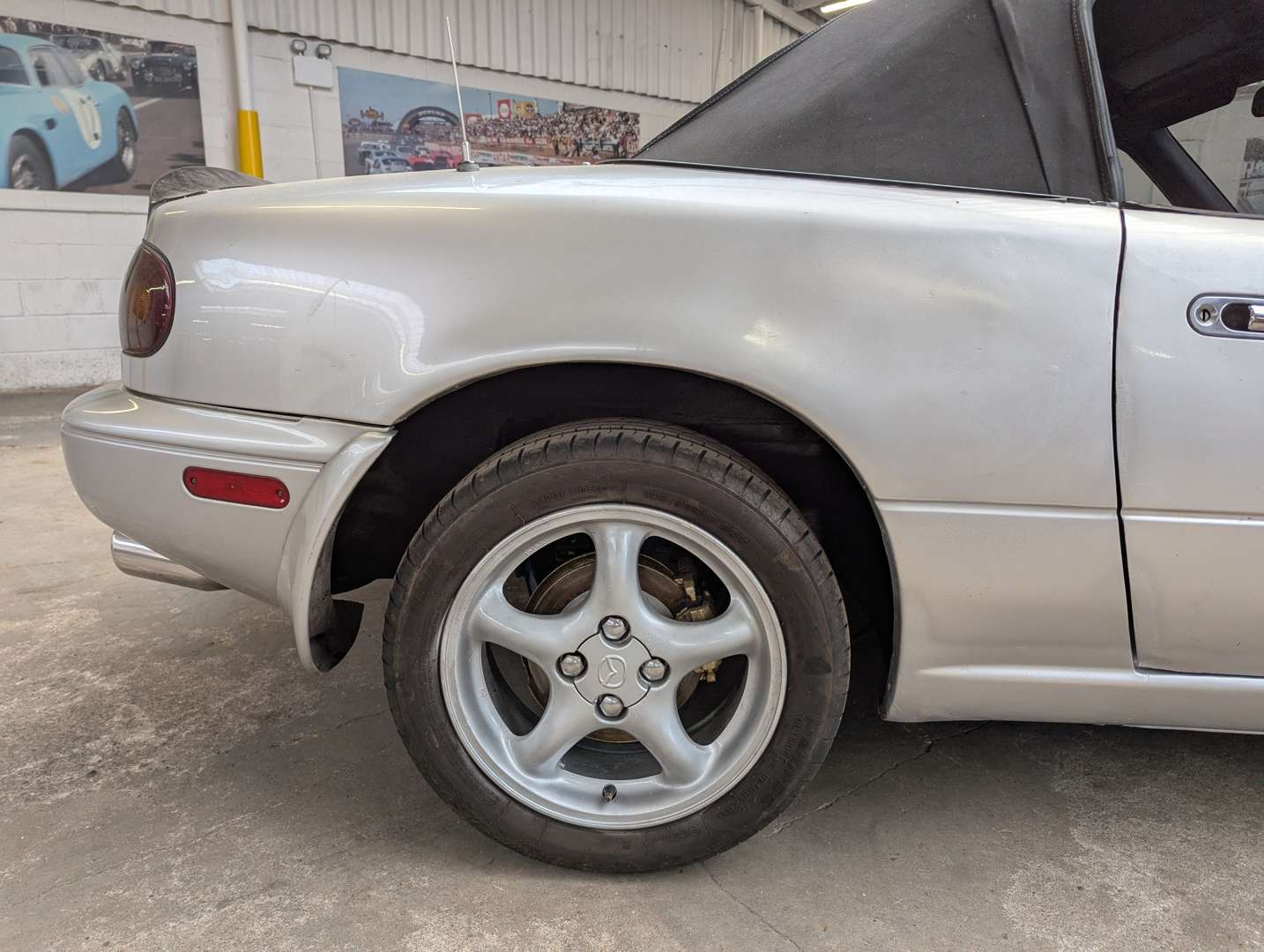 <p>1992 MAZDA MX-5 CONVERTIBLE</p>