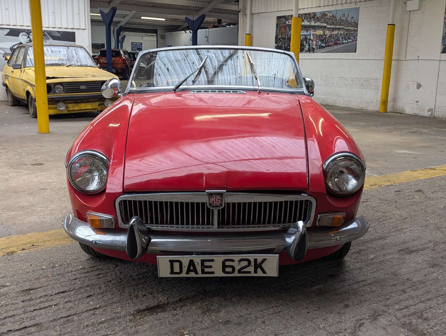<p>1971 MGB ROADSTER</p>