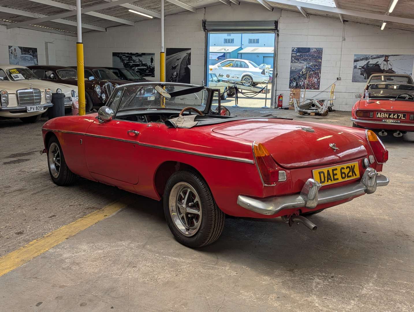 <p>1971 MGB ROADSTER</p>