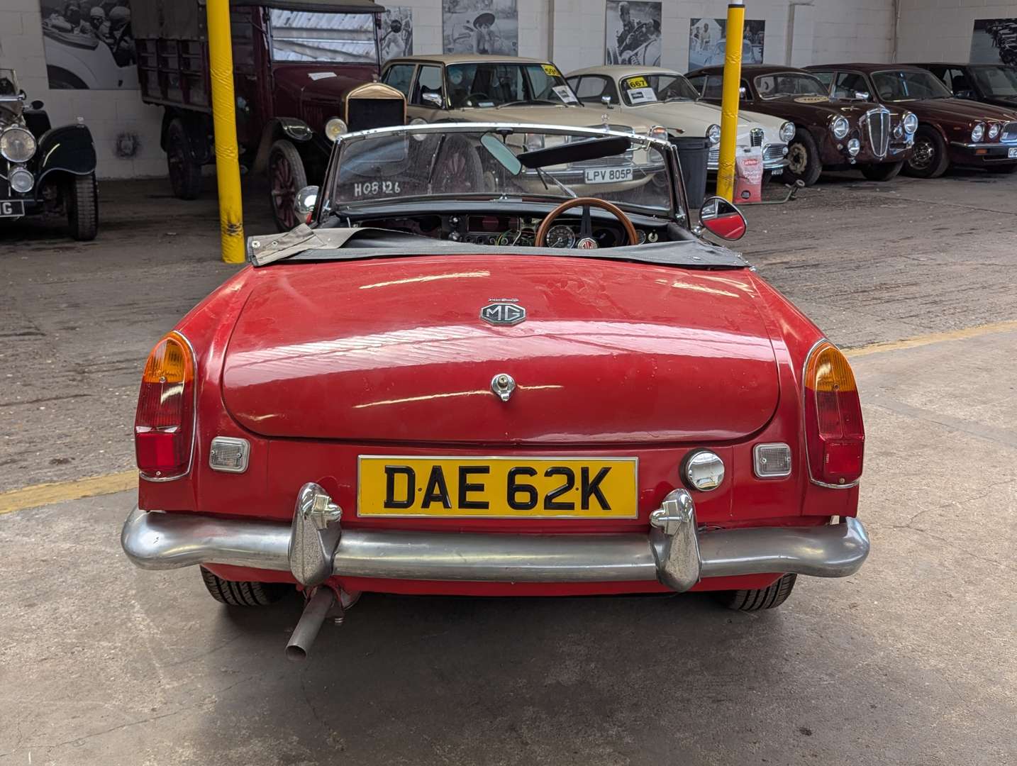 <p>1971 MGB ROADSTER</p>