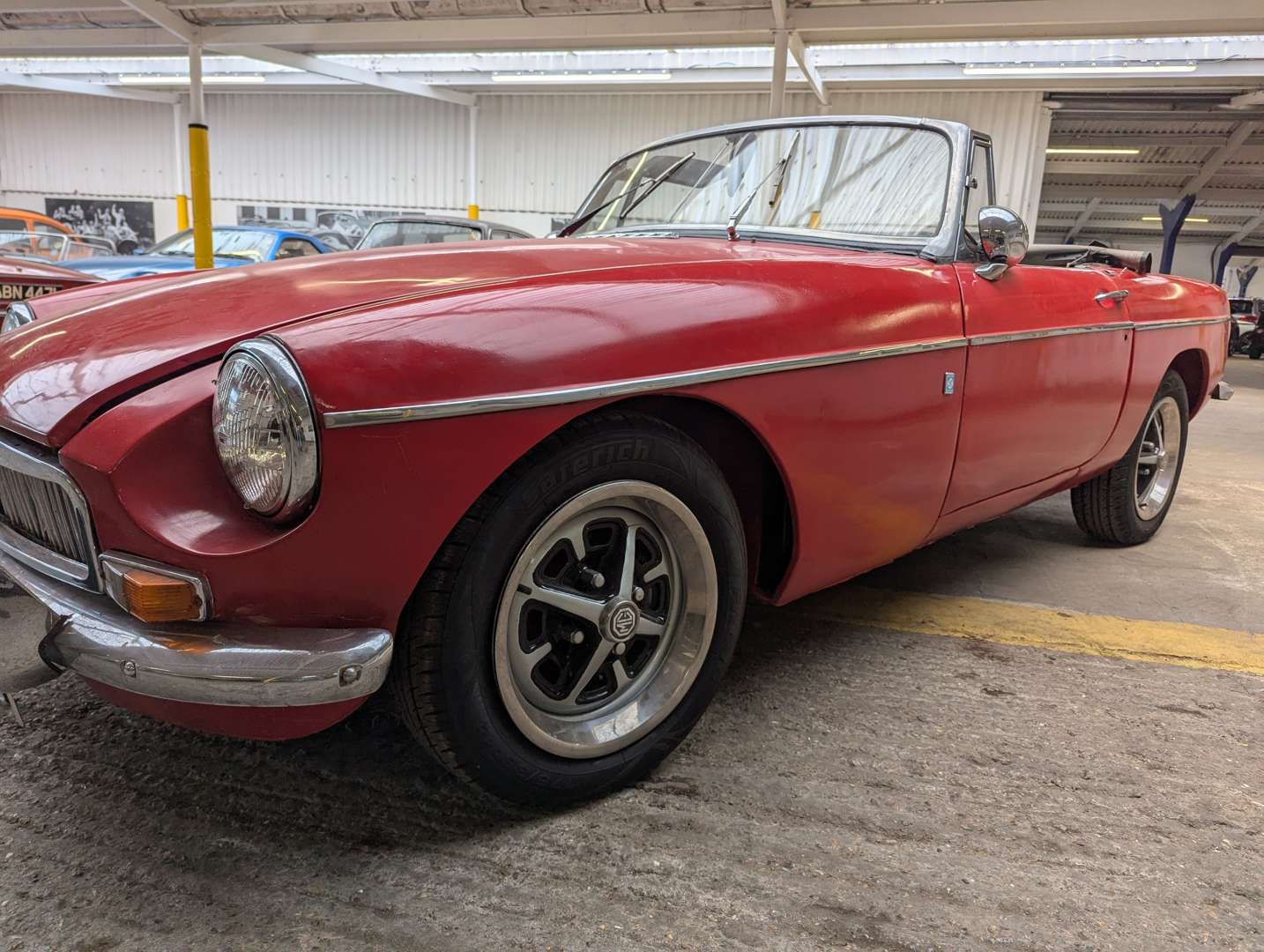 <p>1971 MGB ROADSTER</p>