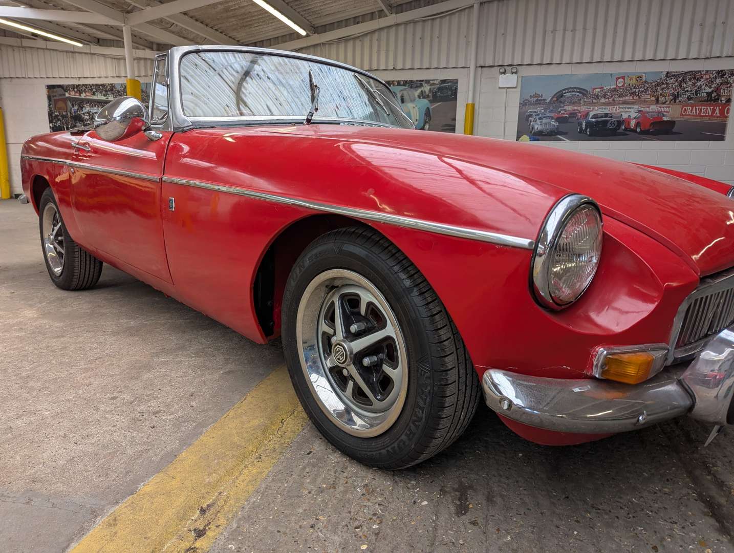<p>1971 MGB ROADSTER</p>