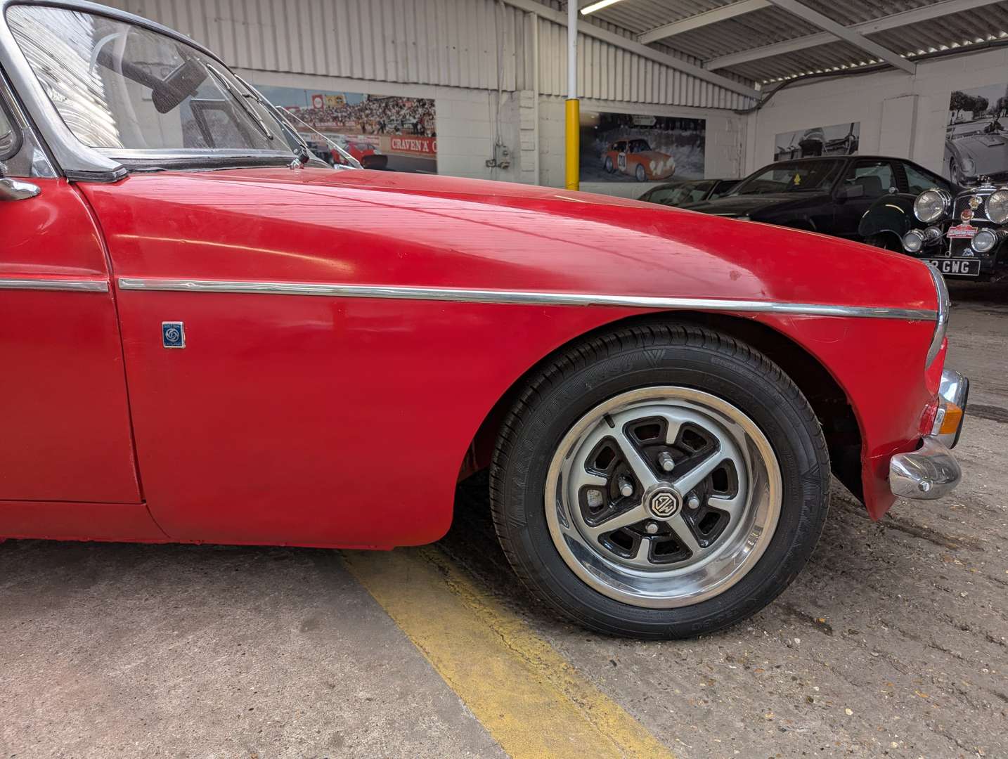 <p>1971 MGB ROADSTER</p>