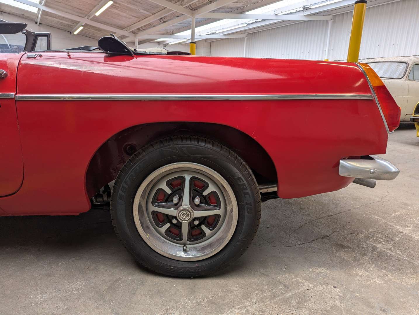 <p>1971 MGB ROADSTER</p>
