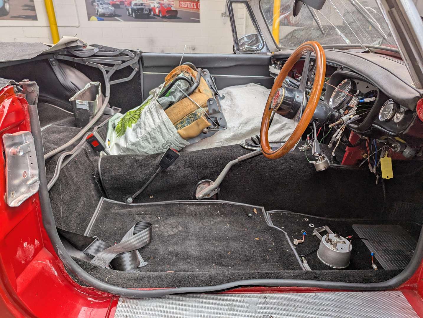 <p>1971 MGB ROADSTER</p>