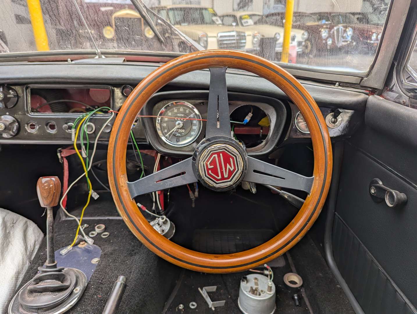<p>1971 MGB ROADSTER</p>