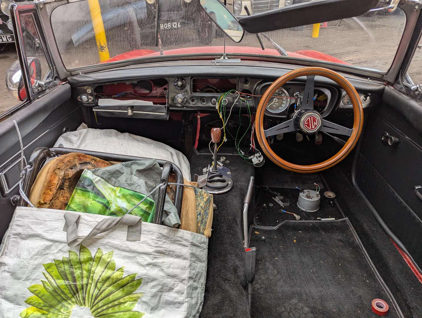 <p>1971 MGB ROADSTER</p>