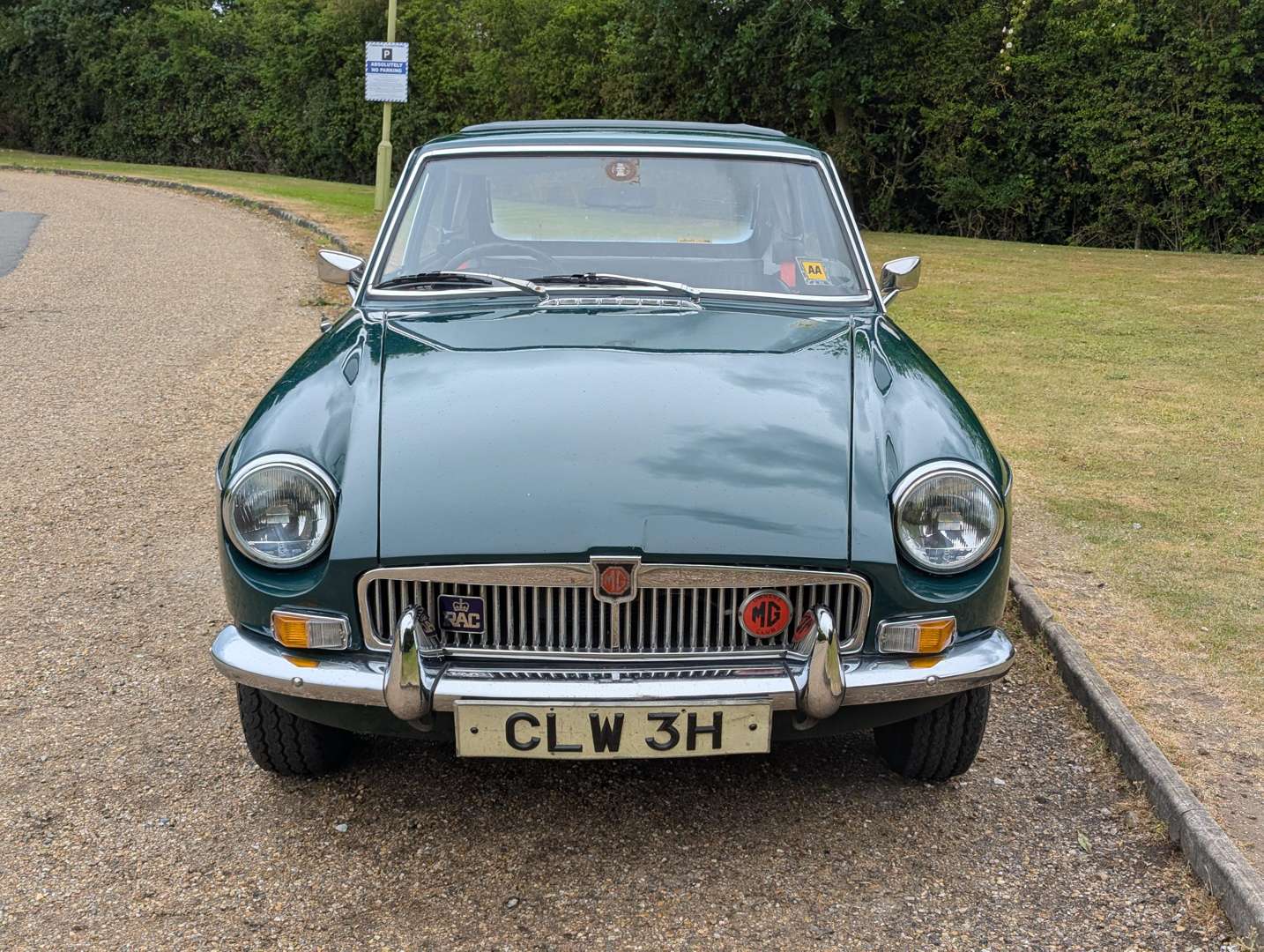 <p>1970 MG B GT</p>