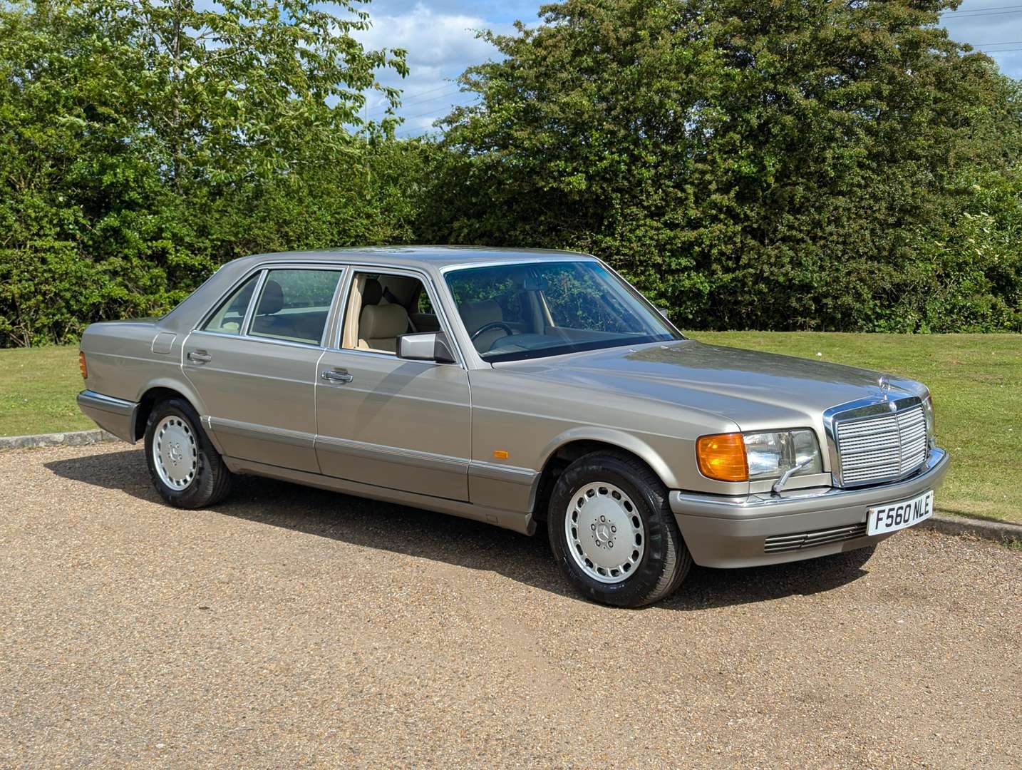 <p>1989 MERCEDES W126 560 SEL</p>