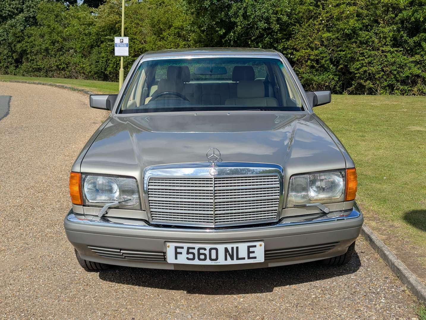 <p>1989 MERCEDES W126 560 SEL</p>