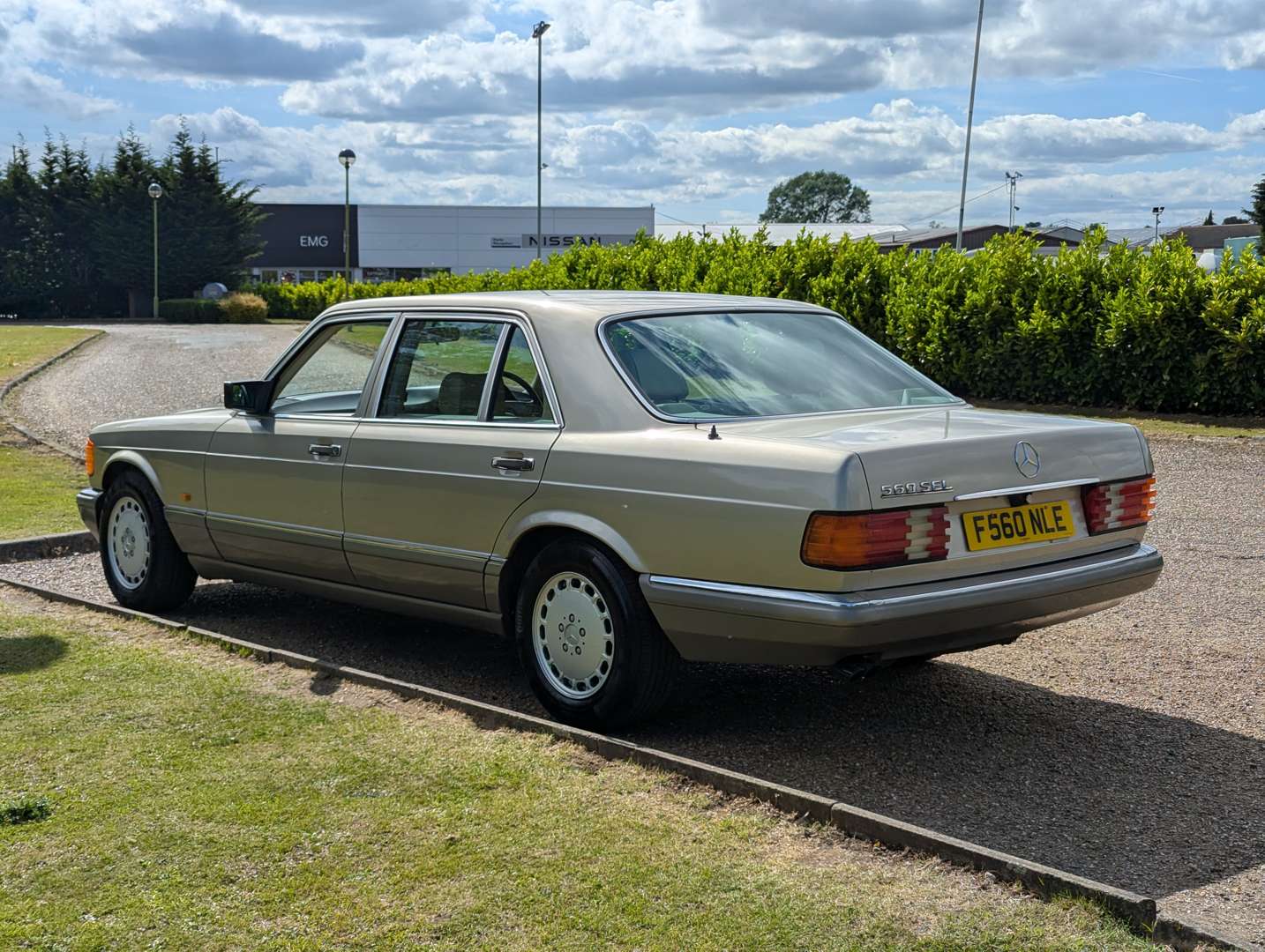 <p>1989 MERCEDES W126 560 SEL</p>