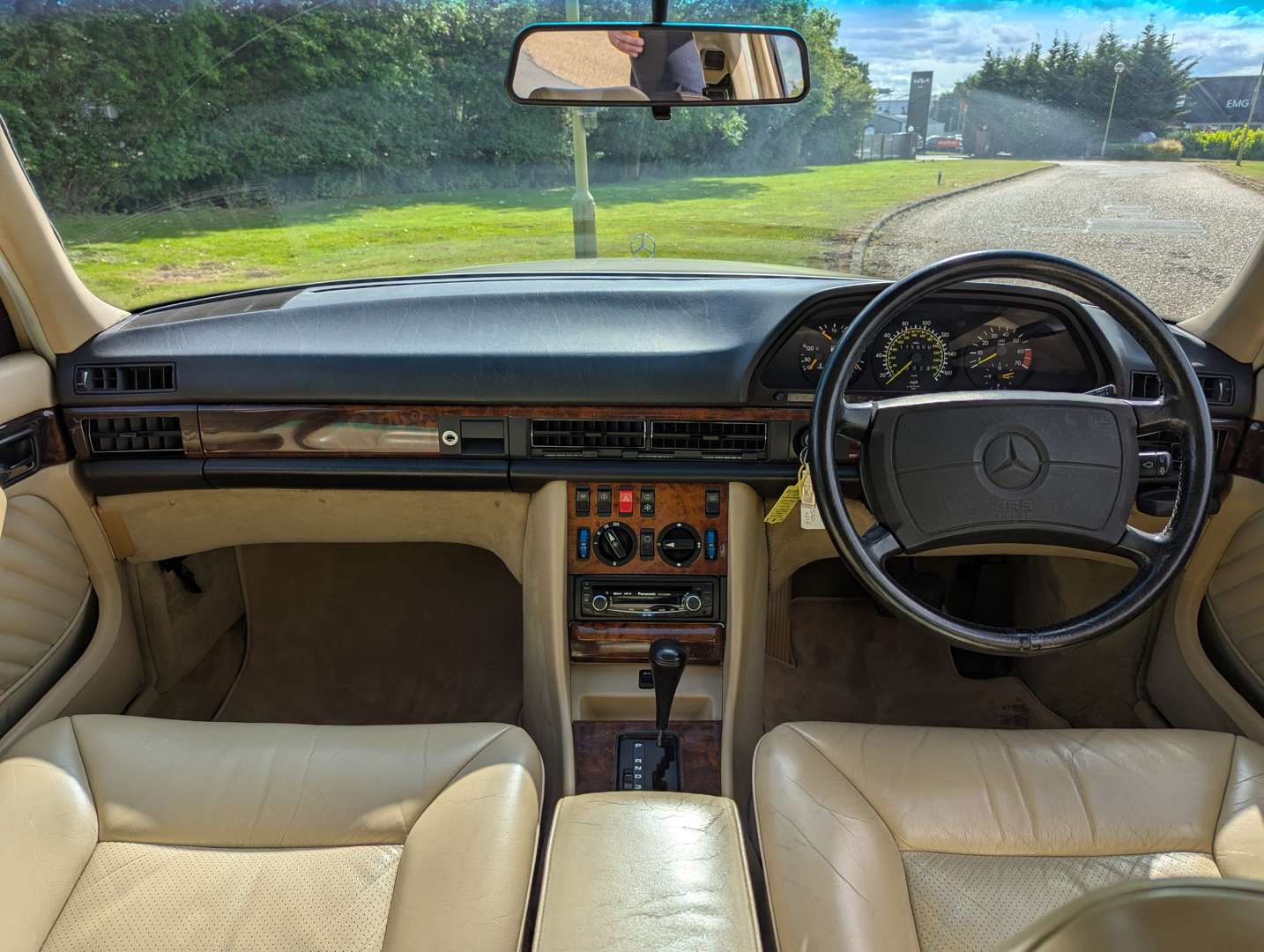 <p>1989 MERCEDES W126 560 SEL</p>