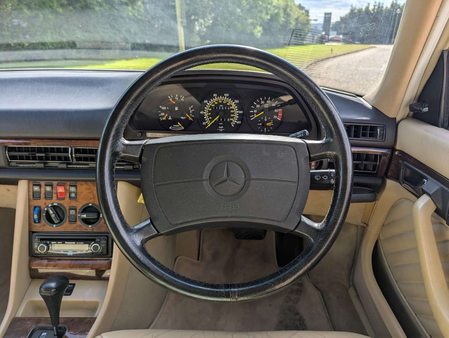 <p>1989 MERCEDES W126 560 SEL</p>