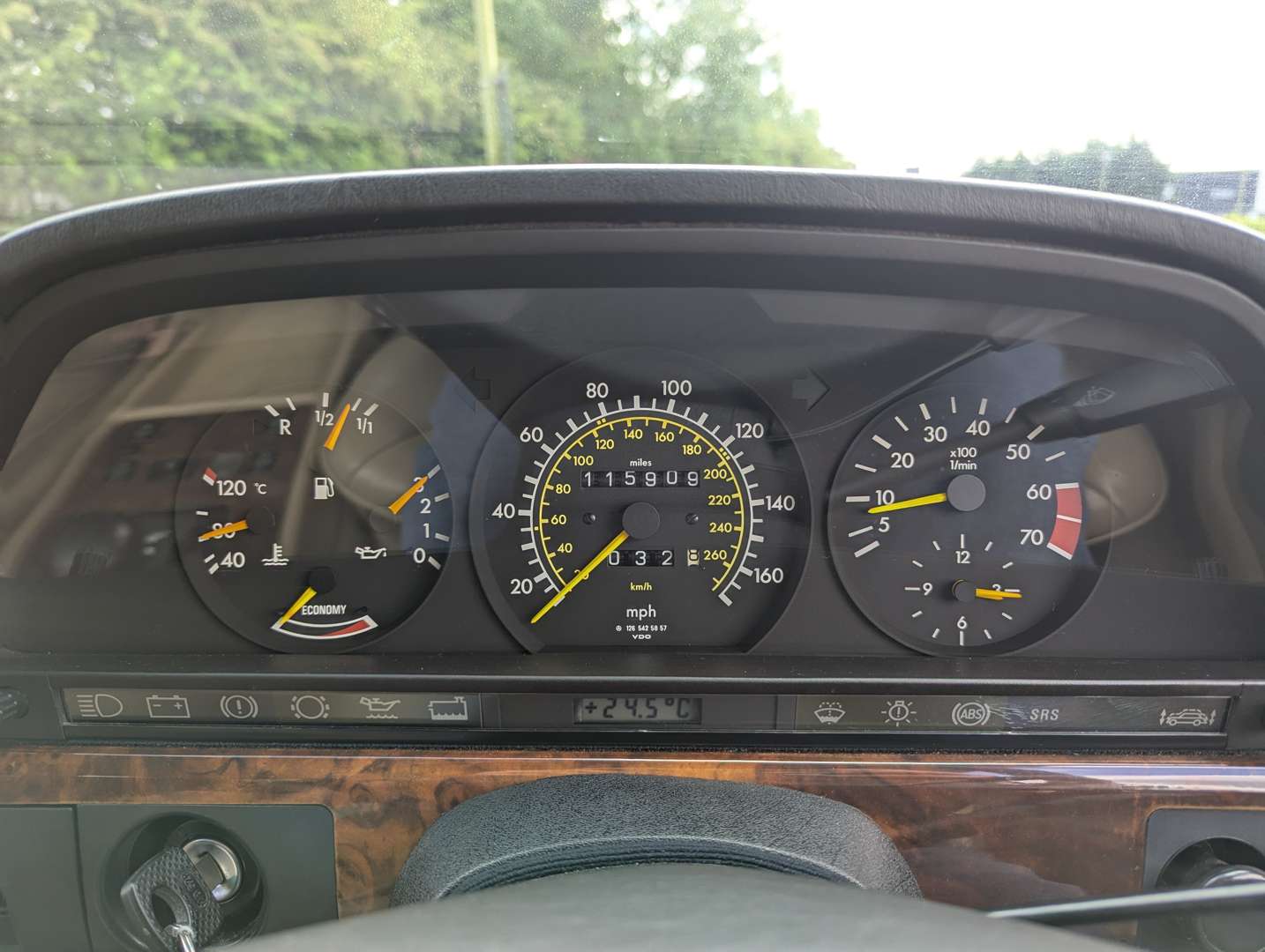 <p>1989 MERCEDES W126 560 SEL</p>
