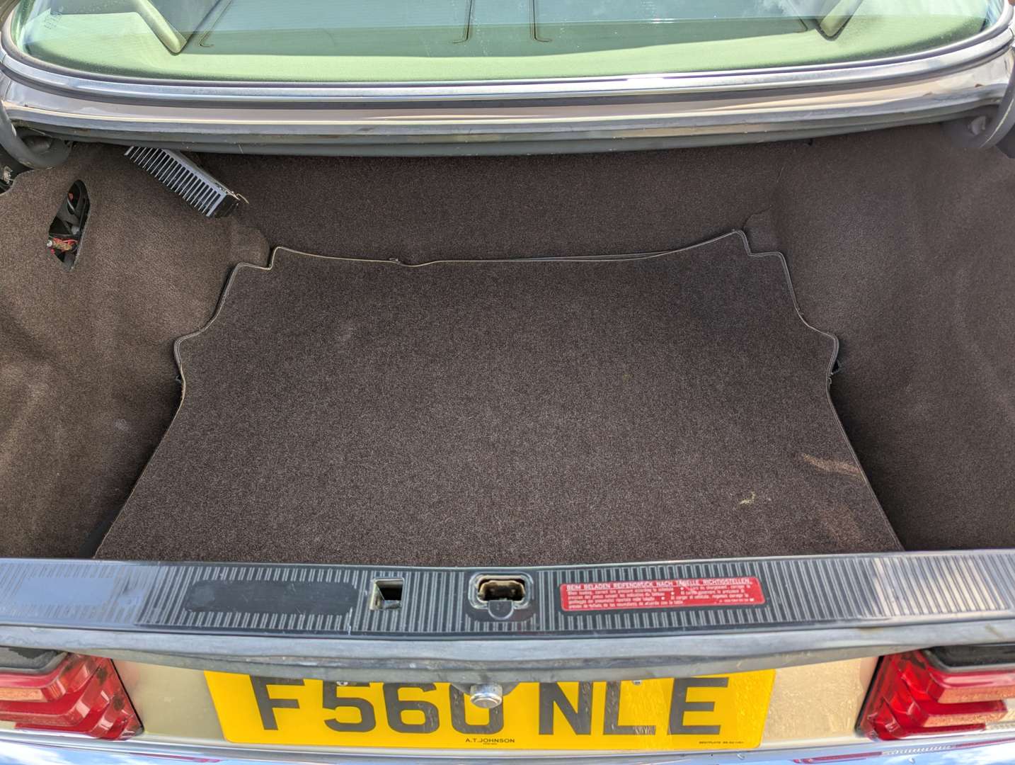 <p>1989 MERCEDES W126 560 SEL</p>