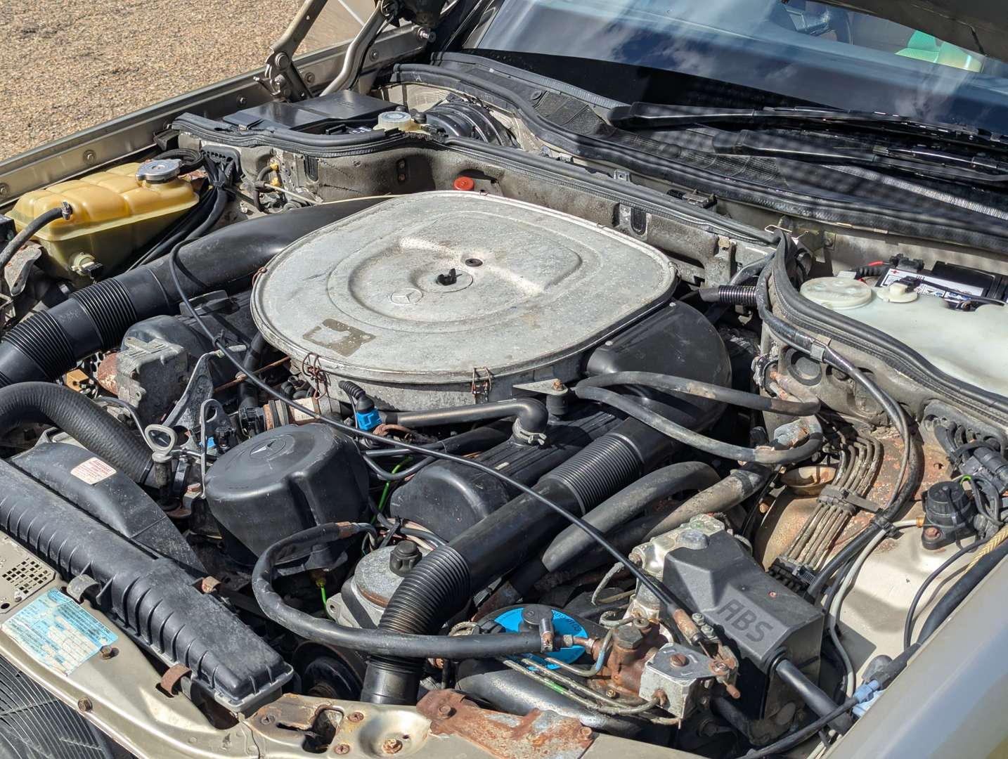<p>1989 MERCEDES W126 560 SEL</p>