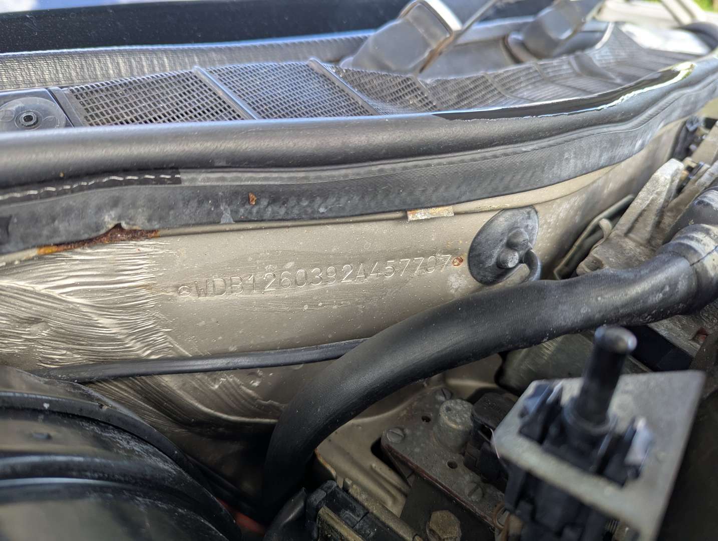 <p>1989 MERCEDES W126 560 SEL</p>