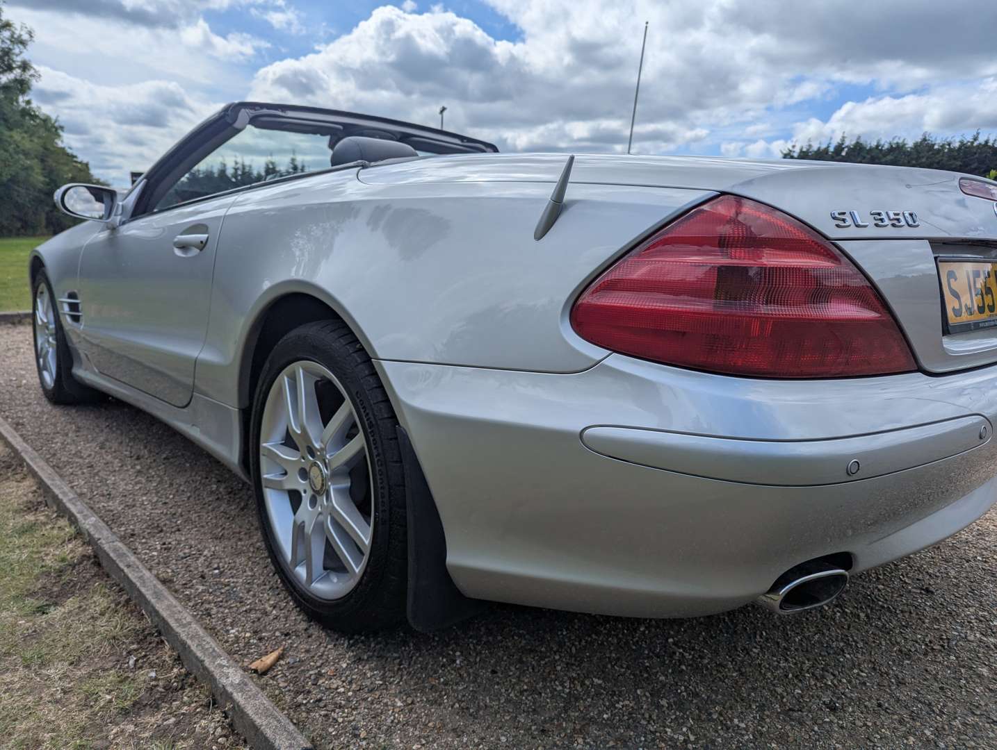 <p>2005 MERCEDES SL 350 AUTO</p>