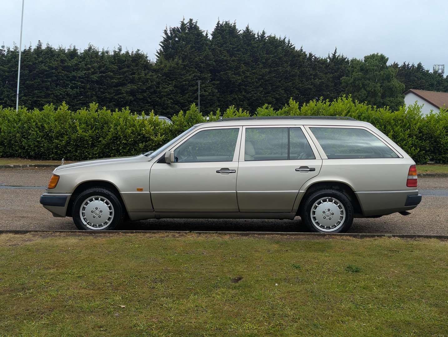<p>1990 MERCEDES W124 300 TE 4MATIC (4WD) ESTATE AUTO</p>