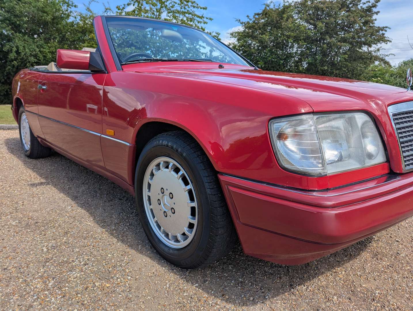 <p>1994 MERCEDES W124 E220 CABRIOLET AUTO</p>